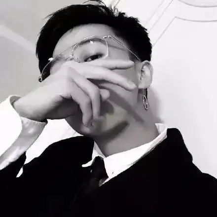 台湾男生两侧剪短,刘海剪短,超逆龄
