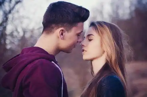 男人有了婚外情,会跟原配离婚吗这个阴暗心理注定他的下场
