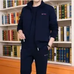 聪明中年男人早不穿衬衫了,冬天流行这样的套装,出门聚会有面子
