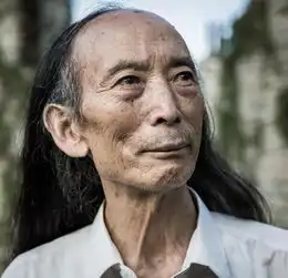 大学教授逃离都市进深山用二十年建造城堡
