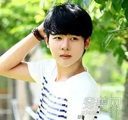 韩式男生小清新短发初秋多点清凉

