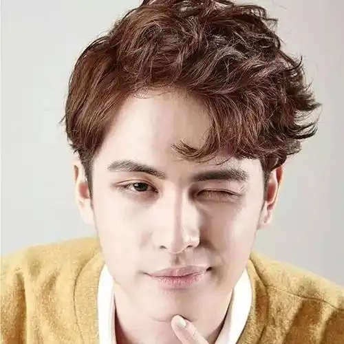 中国风男生发型
