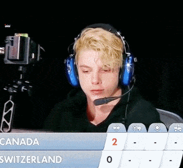 电竞圈颜值天花板来了18岁伞兵同框王一博毫不逊色,小说男主有脸了
