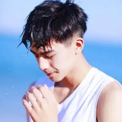 宋威龙父母得多爱逃学威龙呀
