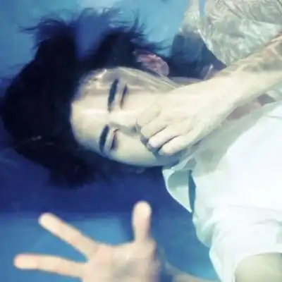 苏瓷成熟清新男头个性成熟时男生头像我要个性网
