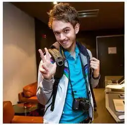 求zedd的图片可做头像壁纸的,越多越好
