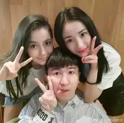 这个人的朋友圈竟然承包了半个娱乐圈一线明星
