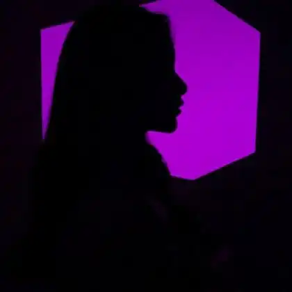 比较有创意的情侣头像,这种效果有点另类的
