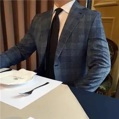 男人最掉价的行为他占全了,帅气的他把自己熬成了一个大龄男
