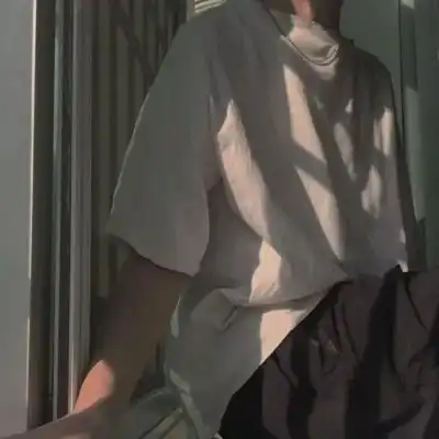 抖音最火男生头像伤感
