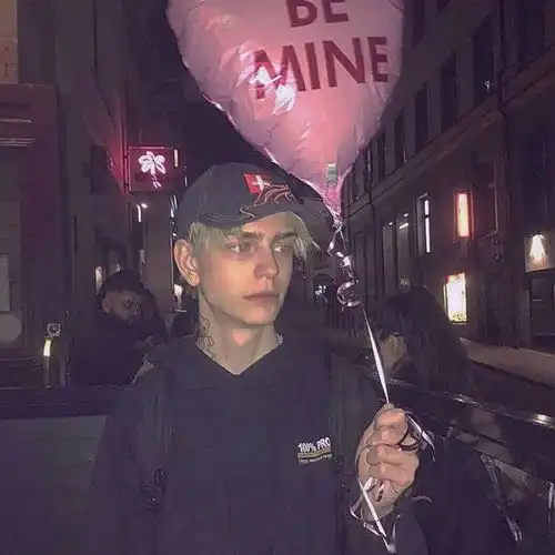 男生头像你必须只有内心丰富才能摆脱这些生活表面的相似
