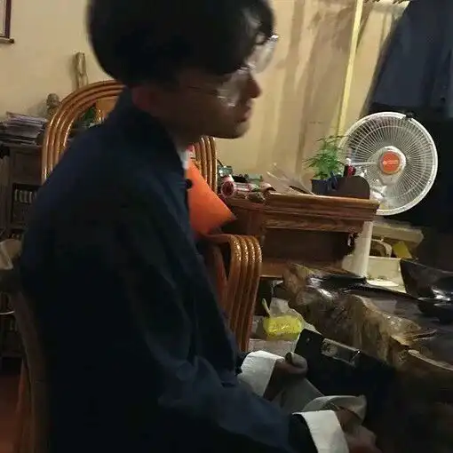潮流成熟时尚男生qq头像

