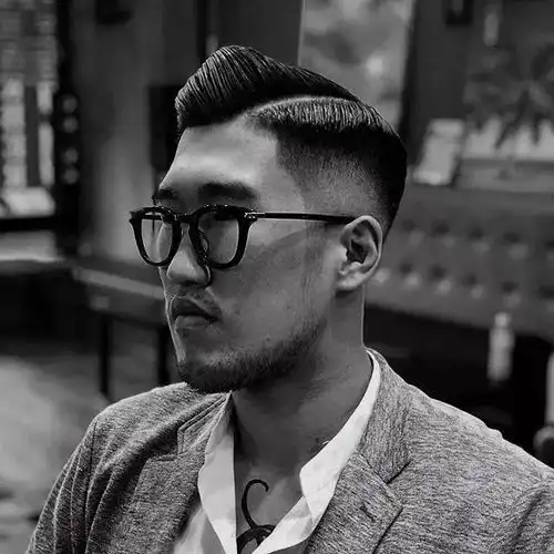 男发不论怎么剪,一定要试试两侧铲短二八分,绅士有型不落伍
