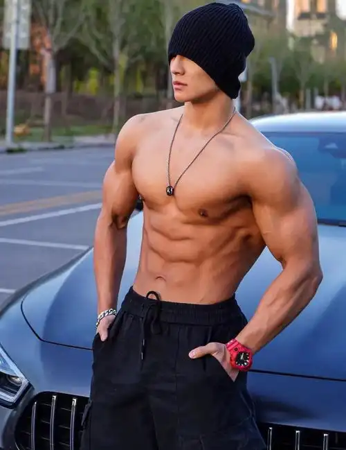 结实的肌肉,健硕的身材,就算长相一般的男生,依然魅力值满分一般般网易订阅
