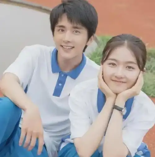 我发现李兰迪的高中生角色都有cp,且今大都是有演技的当红帅哥
