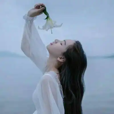 女生伤感背影侧脸头像文艺范
