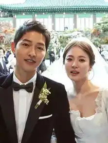 宋慧乔离婚后的首个生日心情大好,收大束鲜花与神秘男依偎
