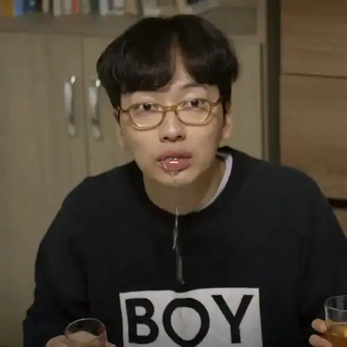 微信头像树深时见鹿溪午不闻钟
