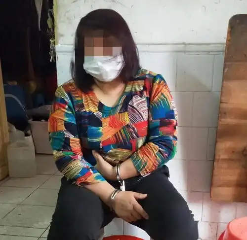 痴情三男子和他们的网恋女神
