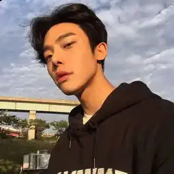 我会努力成为你未来见到,会后悔当初没有珍惜的人
