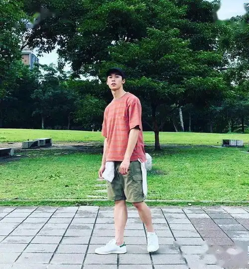 30岁许光汉亲自示范如何用平价优衣库,穿出18岁的少年感
