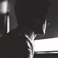 1080p男生黑白头像1080p高清黑白男生头像
