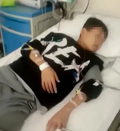 唏嘘丨宁夏18岁男孩肝硬化晚期,他让母亲带他回家,不治了
