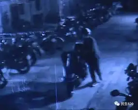 监控拍下凌晨两男子头盔口罩,全副武装夜探小区想干嘛
