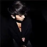 黑色背景男生头像全身微信头像图片大全
