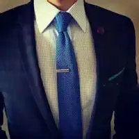 男生西服半身头像
