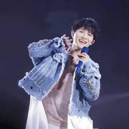 生米集合这是离周深最近的一次
