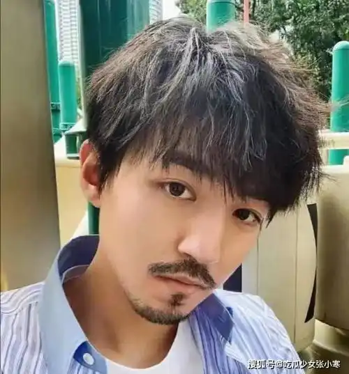 有种整容叫男星留胡子,王宝强帅到巅峰,易烊千玺变沉稳大叔
