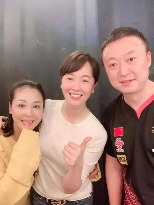 左小青离婚,女神也老了她当年为何,要嫁给大她20岁的男人
