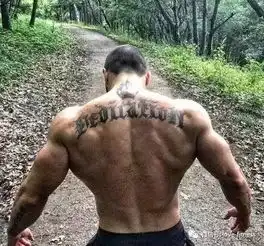 性感的男人都是倒三角,男人怎样练出倒三角身材
