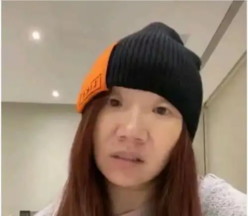 陶晶莹生图和精修图差距大素颜自拍不敢恭维,和路人没区别
