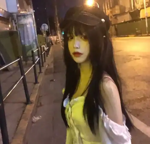 女生头像意难平的个性签名
