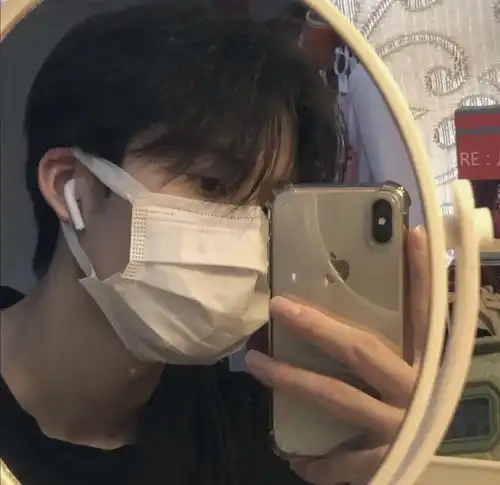 那种看起来超级无敌温柔发着光的头像
