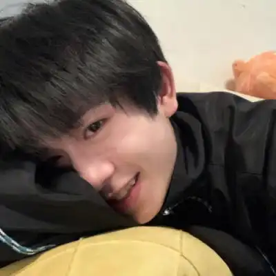 2023开朗乐观大男孩头像
