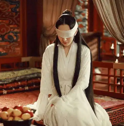 蒙眼的古装美人,杨幂仙气,赵丽颖调皮,但她的却像大妈
