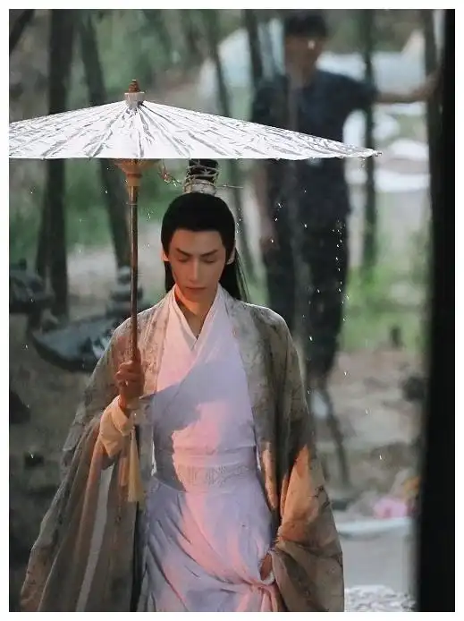第一个古装男神照骗罗云熙的生活画面是憔悴的
