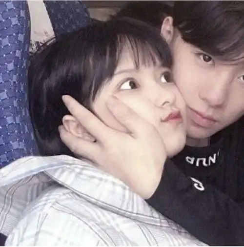 男女生之间互相喜欢的暗号你都懂吗情商低的看不出,很准
