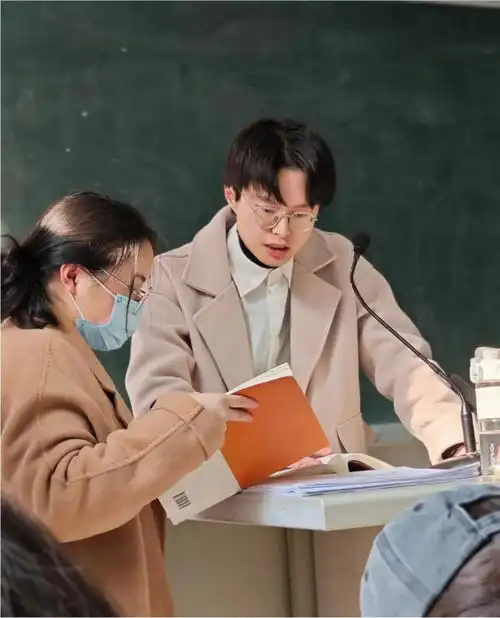 从大专课堂到本科讲台,励志男生用奋斗实现逆袭
