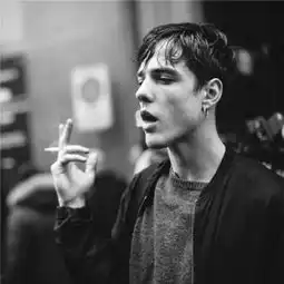 qq头像男生欧美范黑白图片2019最新爱我是毒万劫不复
