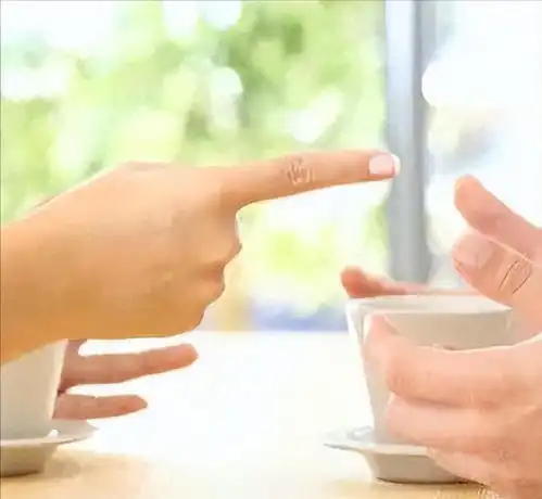 39岁剩女与31岁男人相亲男子说你都快绝经了,娶你是给你养老吗
