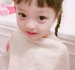 脸肉肉,什么发型hold不住
