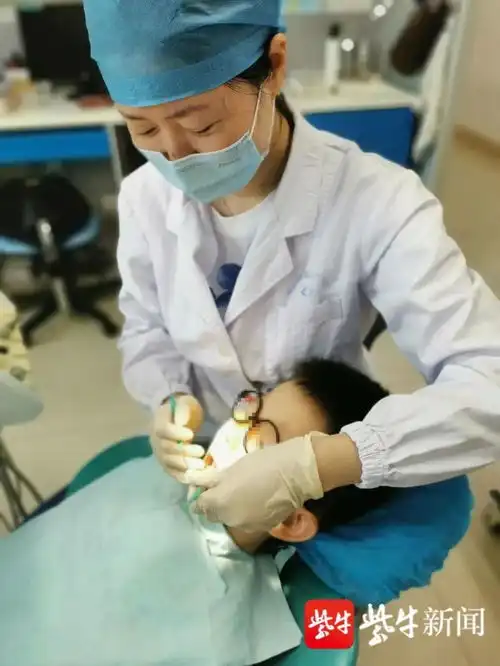 光头强整牙后像整了容12岁男孩终于摆脱半月脸面容

