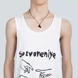 爱好运动的皮肤稍黑的男孩子会更喜欢哪条项链
