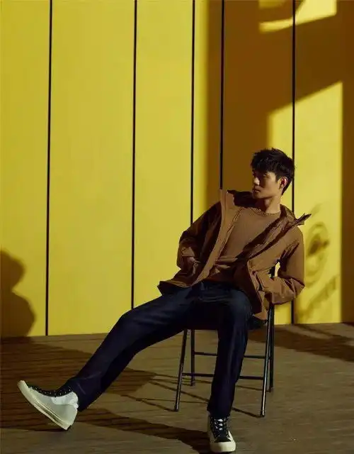 型男应该怎么穿以王凯为例,穿得时髦有范
