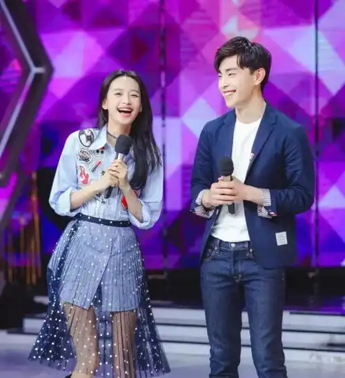 初秋不知道穿什么,学倪妮美炸天