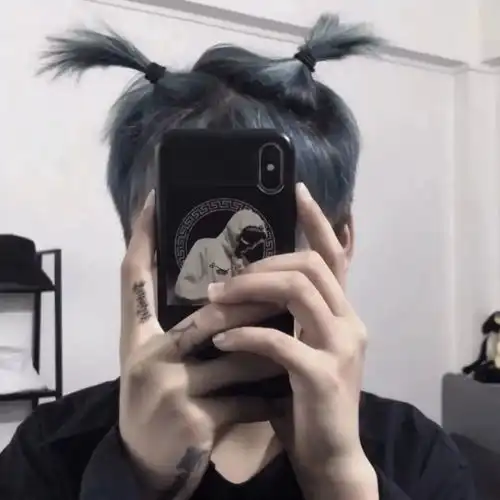 男生头像这人是不是谢俊泽啊
